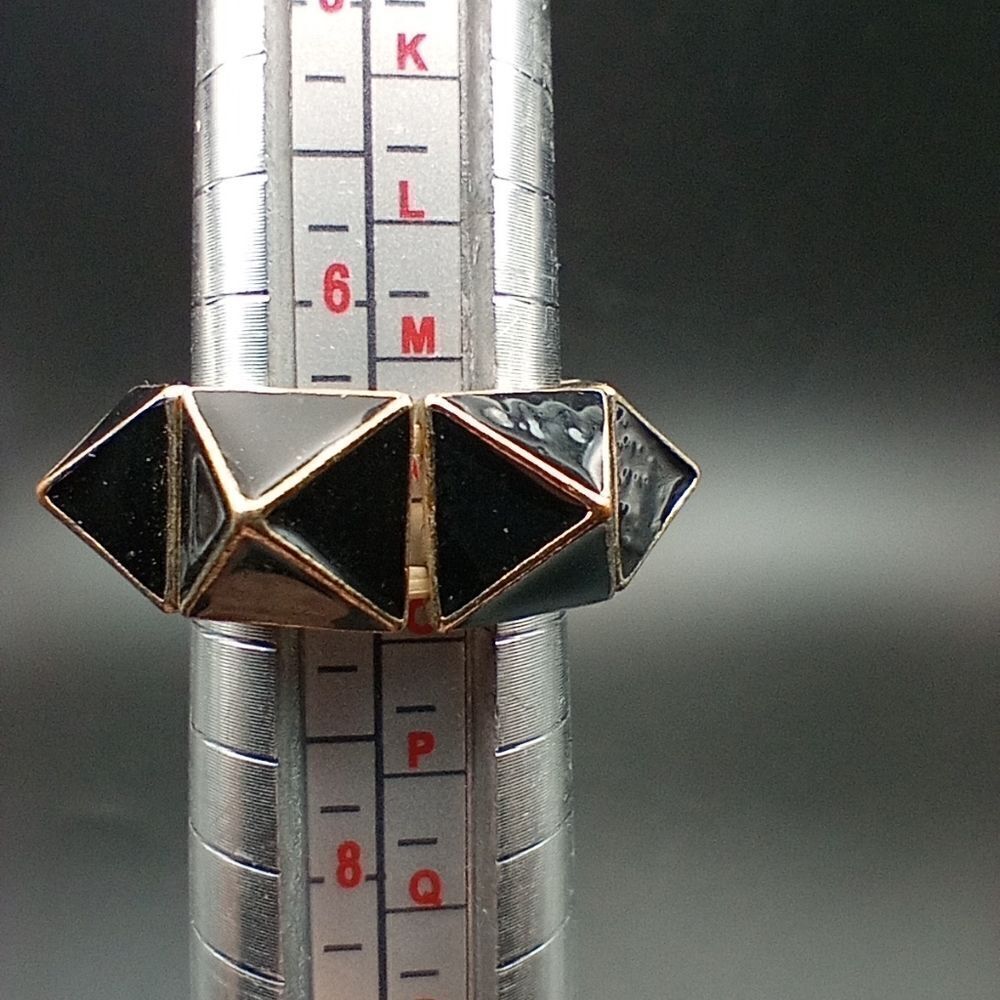Geometrical stretch spike ring R254